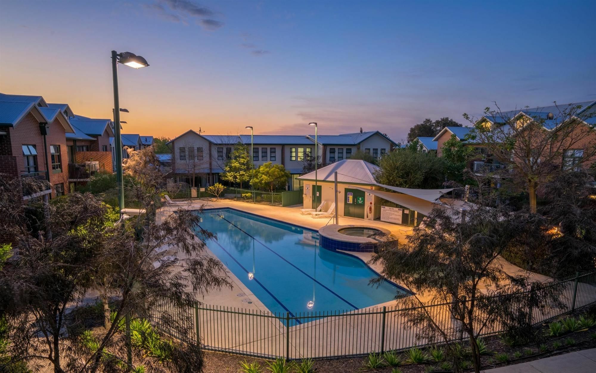 Perth Ascot Central Apartment Hotel Official Kültér fotó