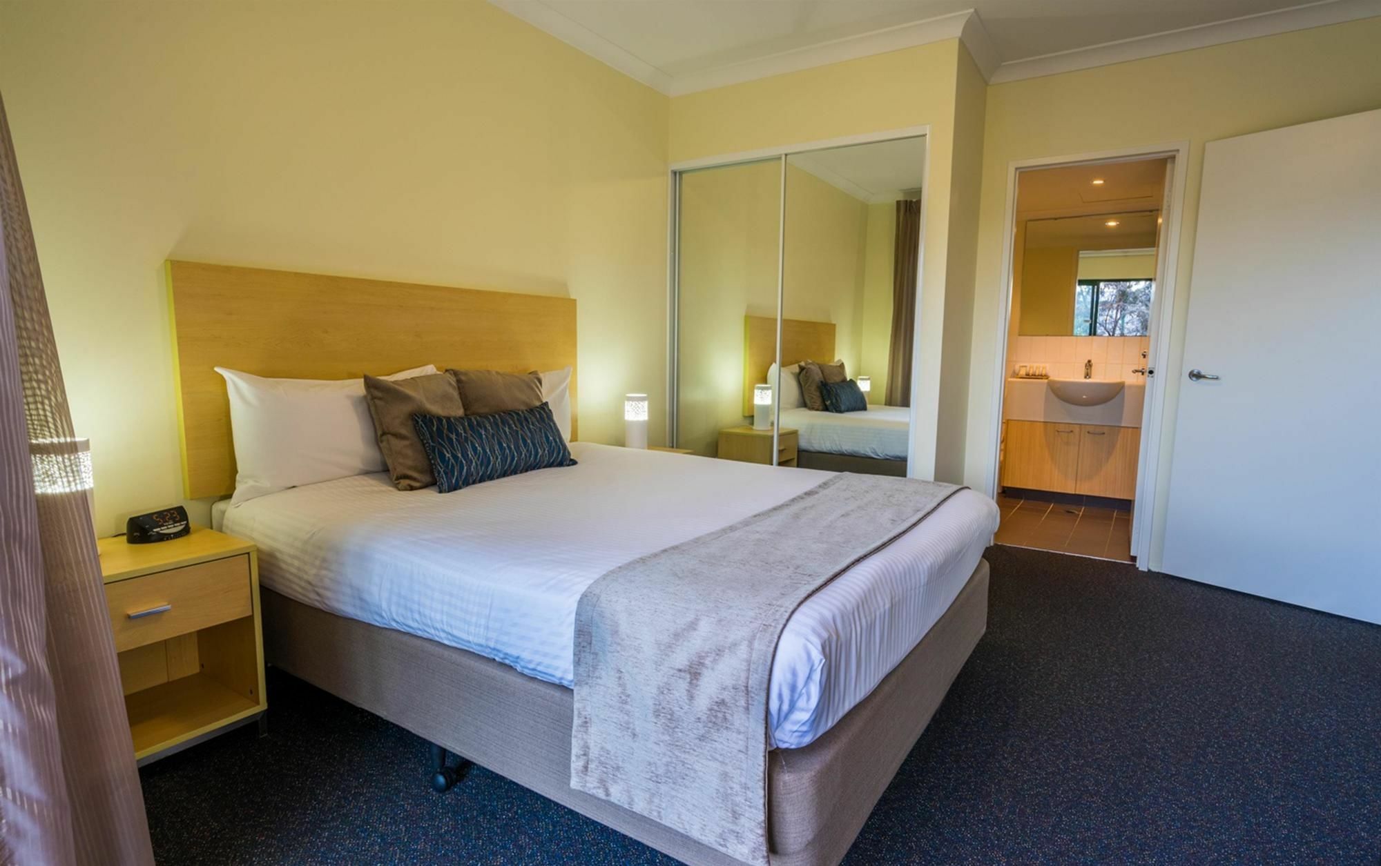 Perth Ascot Central Apartment Hotel Official Kültér fotó